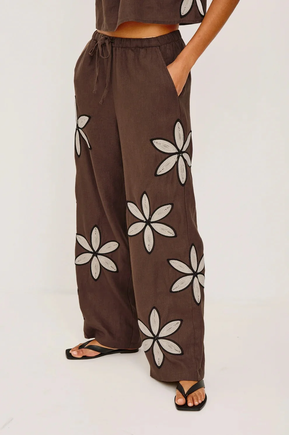 Cocoa Floral Embroidery Emmie Pant